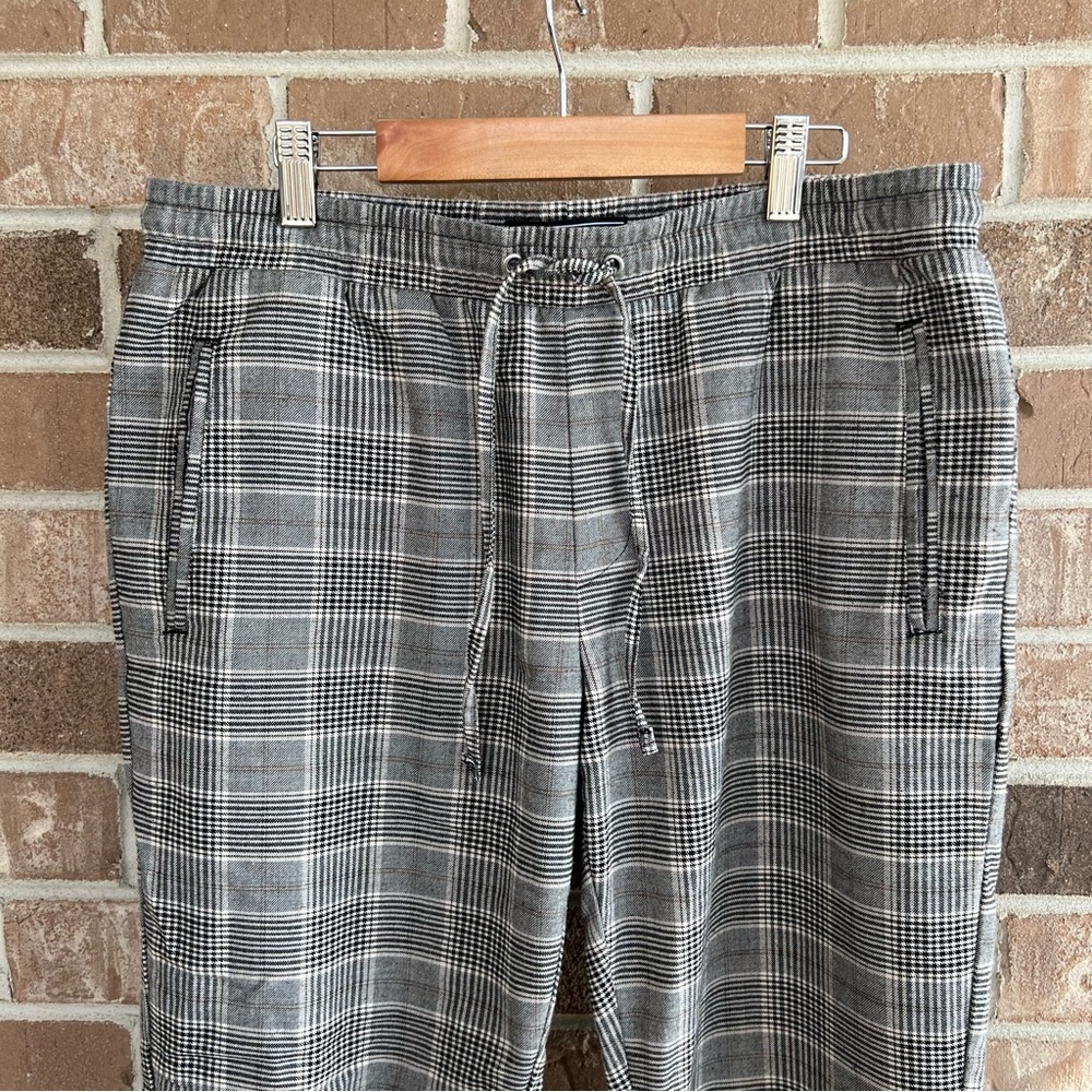 Forever 21 Men plaid tapered pants // medium - Picture 3 of 7